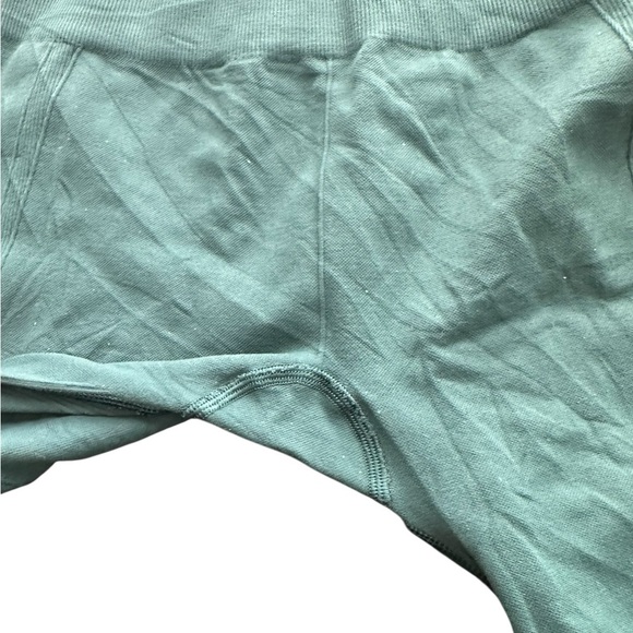 LULULEMON Forest Deep Dark Green Flow and Go Crop Leggings Sz 2 17”
A223 - Picture 3 of 8